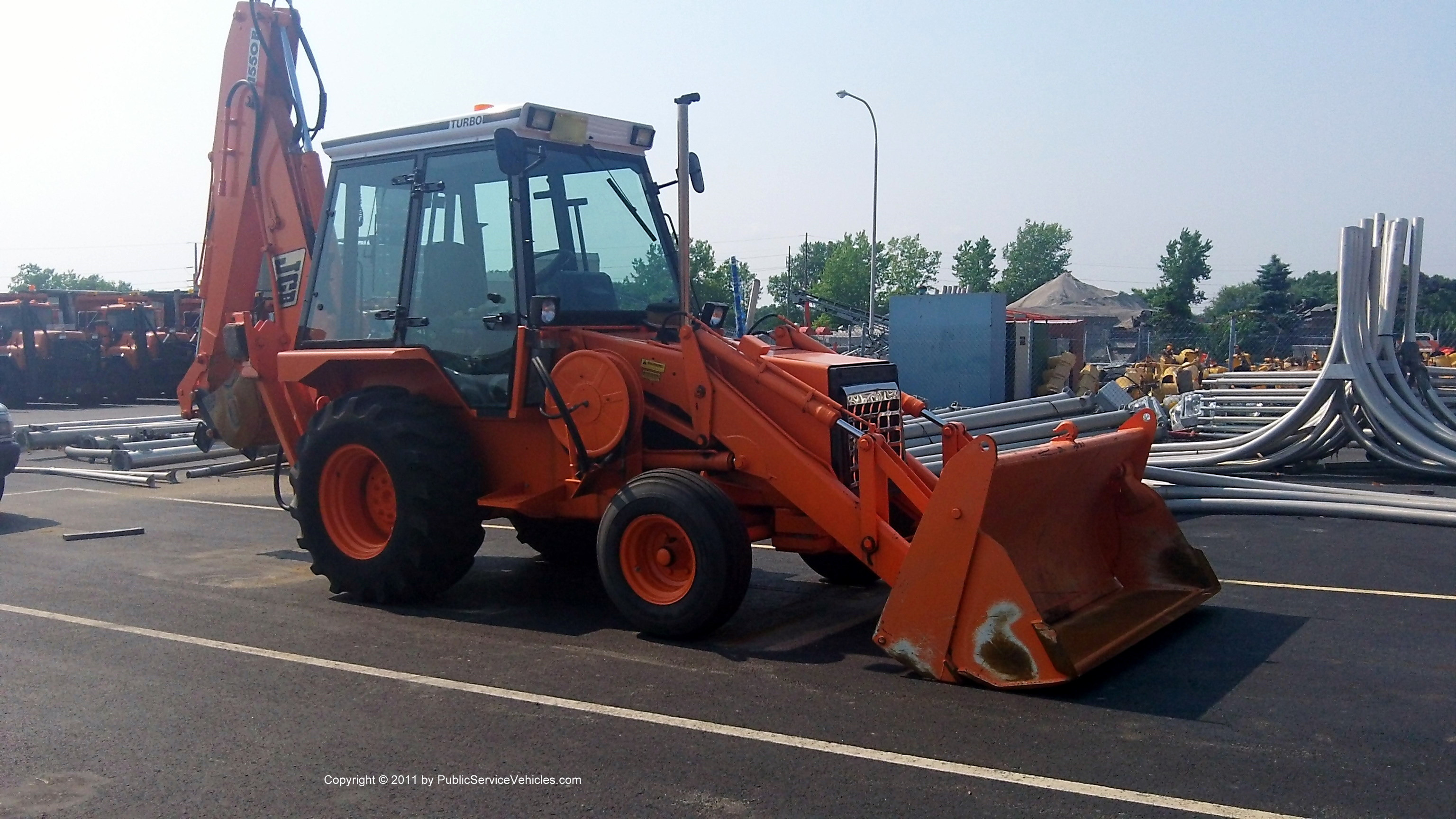 A photo  of Rhode Island Department of Transportation
            Backhoe 206, a 1980-2000 JCB 1550B             taken by Kieran Egan