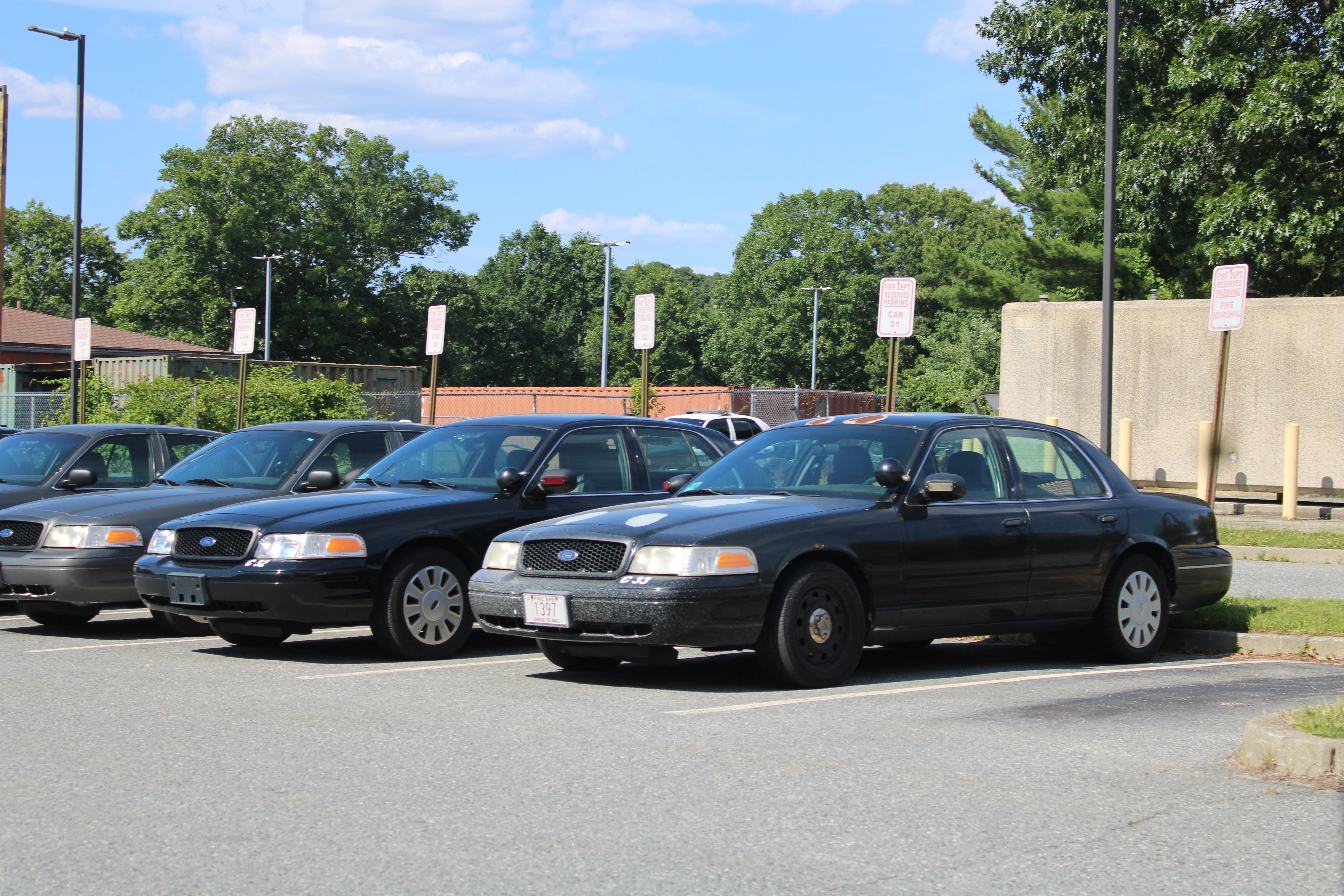 A photo  of Warwick Fire
            Car 33, a 2006-2008 Ford Crown Victoria Police Interceptor             taken by @riemergencyvehicles