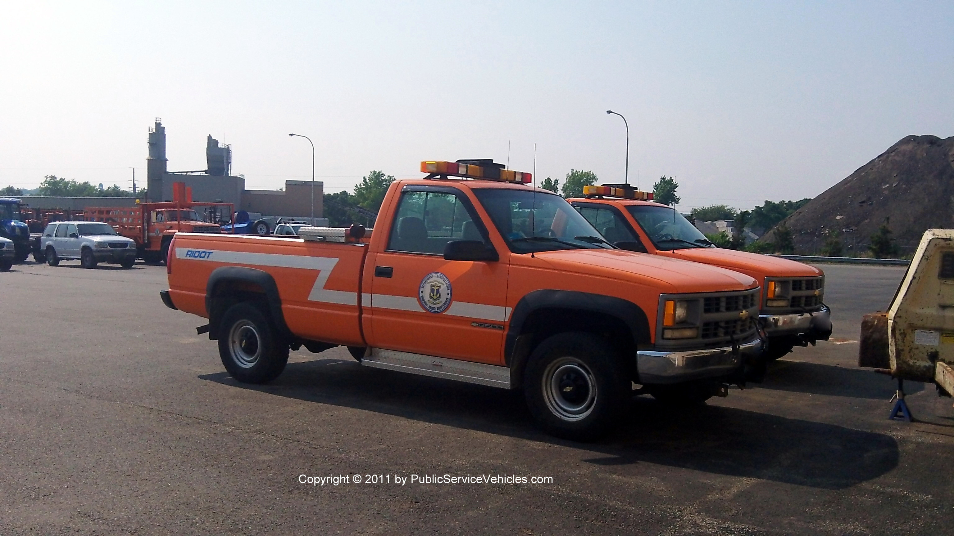 A photo  of Rhode Island Department of Transportation
            Truck 940, a 1988-1998 Chevrolet 2500             taken by Kieran Egan