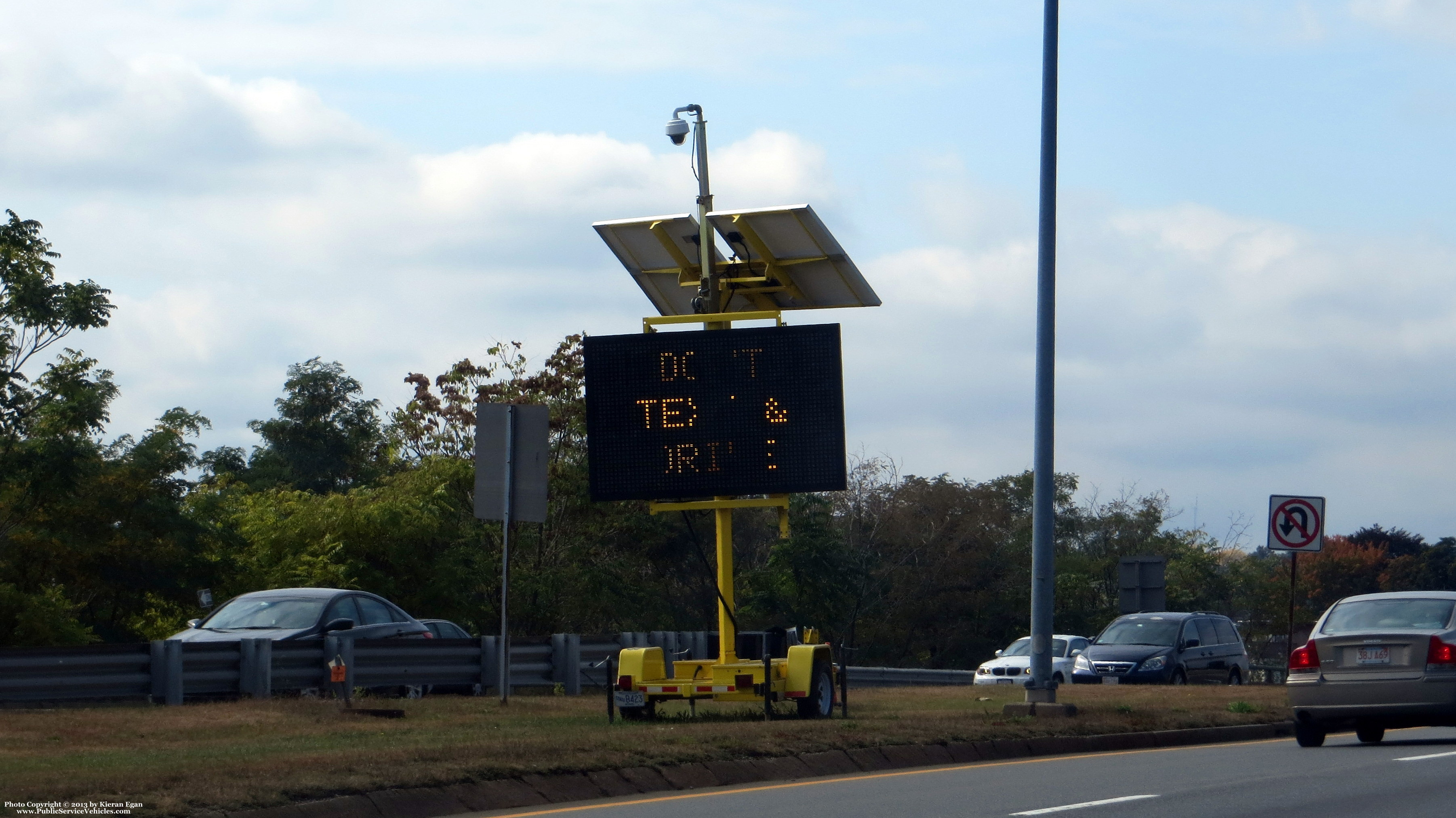 A photo  of Massachusetts Department of Transportation
            Message Trailer B423, a 2012 Message Trailer             taken by Kieran Egan