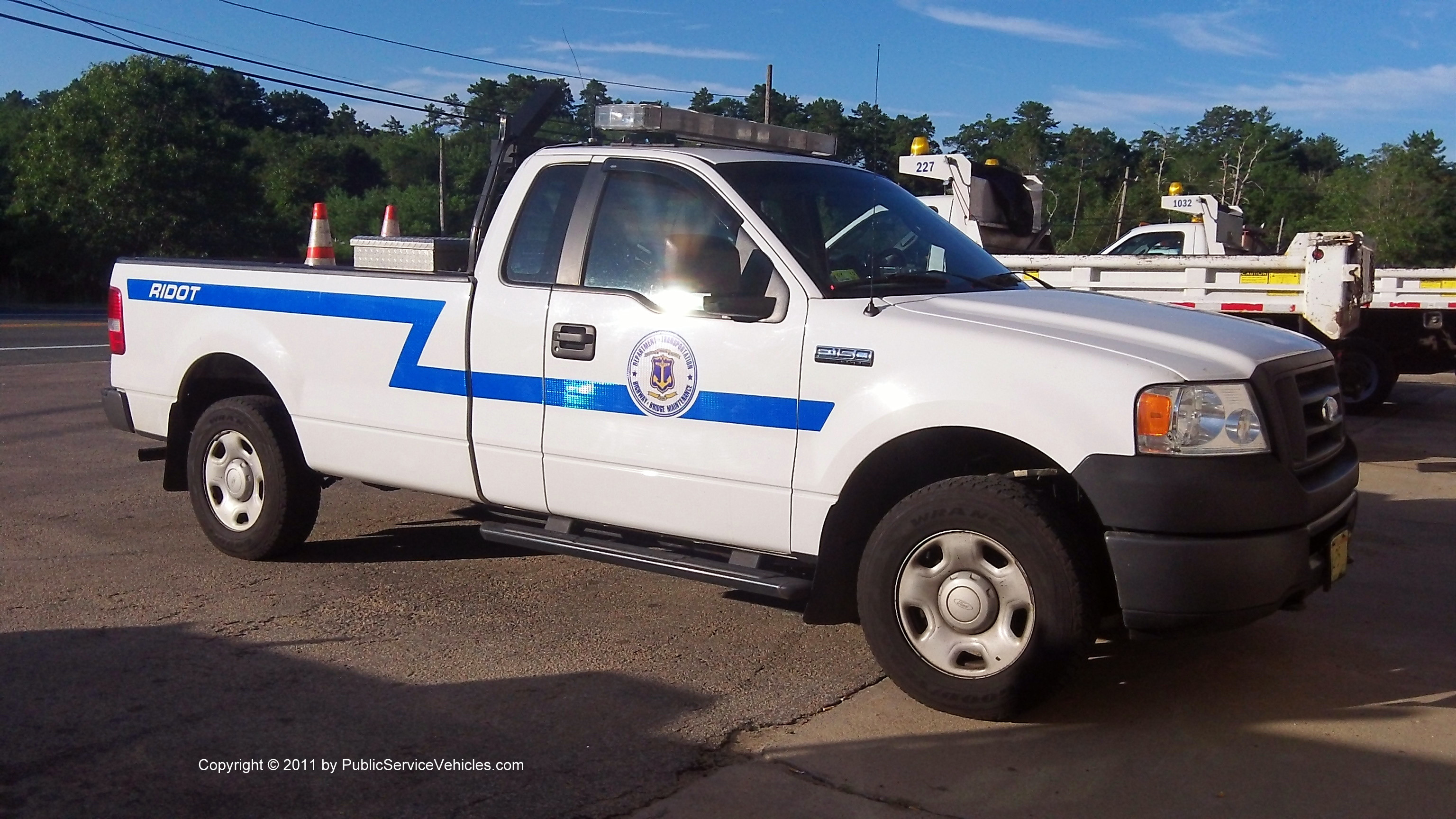 A photo  of Rhode Island Department of Transportation
            Truck 25, a 2004-2008 Ford F-150             taken by Kieran Egan