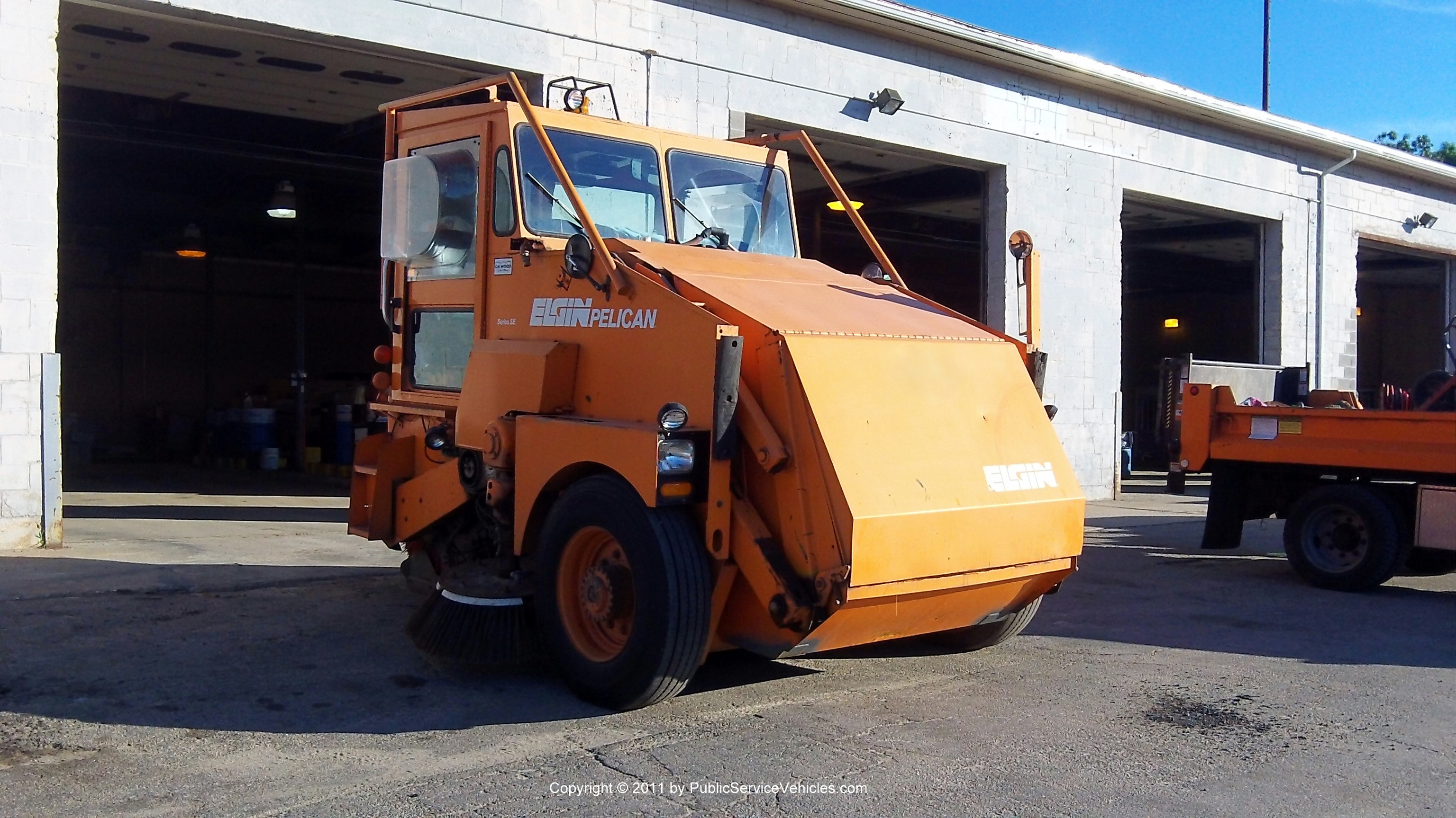 A photo  of Rhode Island Department of Transportation
            Sweeper 285, a 1989-2007 Elgin Pelican             taken by Kieran Egan