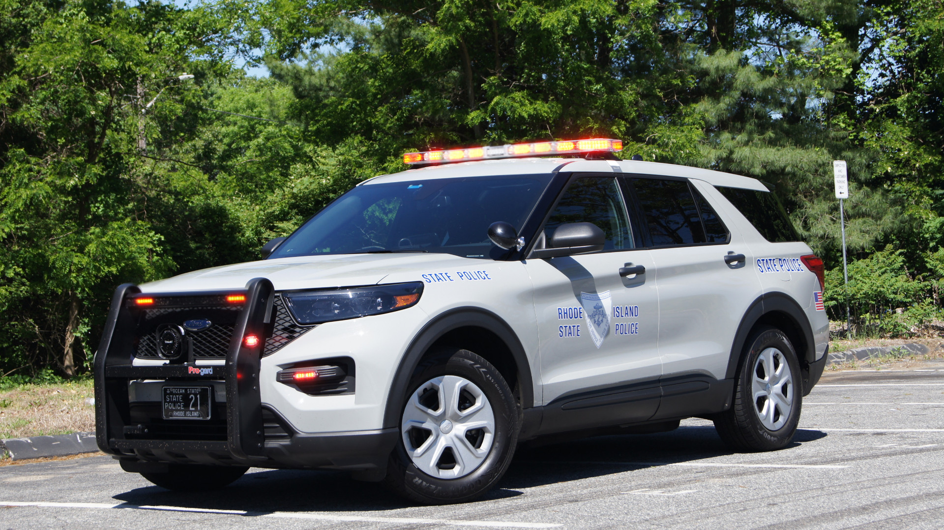 A photo  of Rhode Island State Police
            Cruiser 21, a 2020 Ford Police Interceptor Utility             taken by Jamian Malo